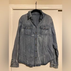 💚3 for $10!💚 Distressed Denim Button-up Shirt